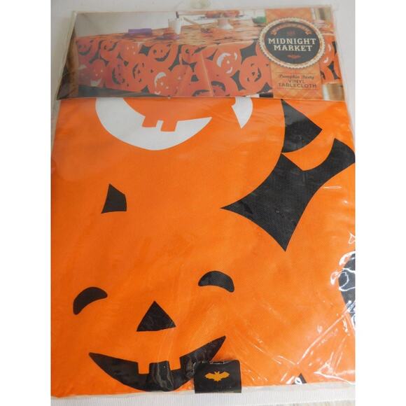 Midnight Market Halloween Vinyl Tablecloth 70" Round New - Picture 6 of 6